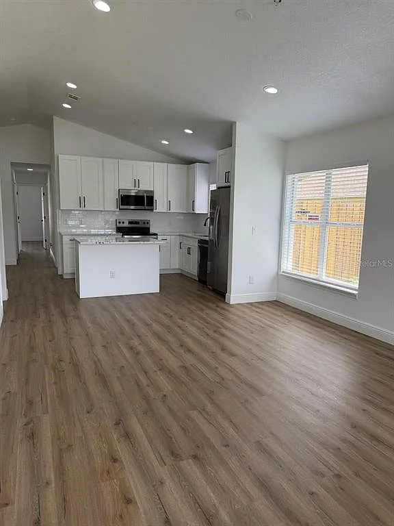 Building Photo - 9743 Hollyhill Dr