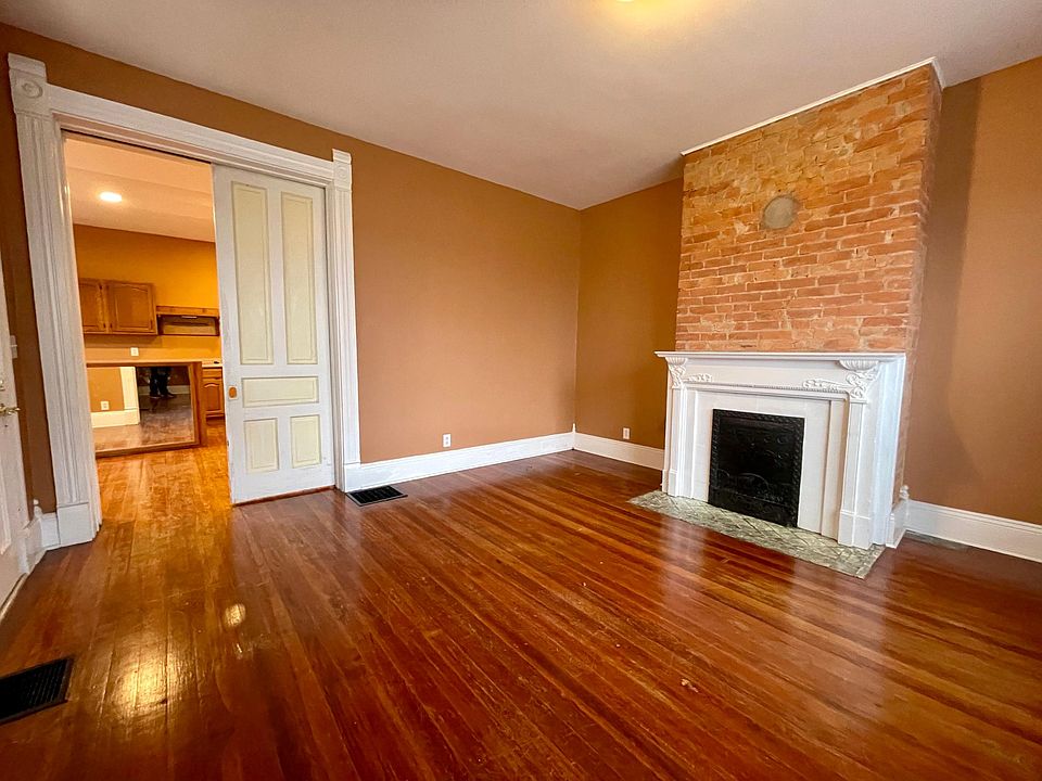 1st image of 914 Wright St Unit A