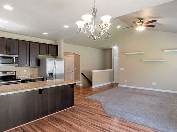 3rd image of 1848 W Woodview Dr