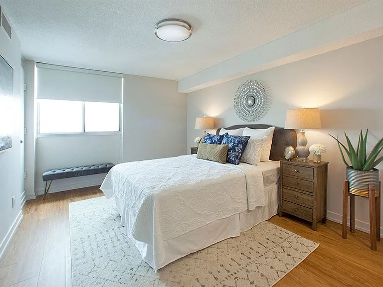 165 La Rose Ave — Photo 8