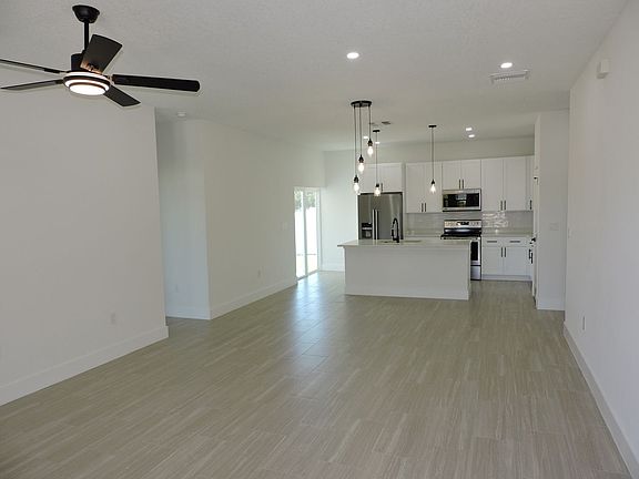 3rd image of 1701 Tench Ln