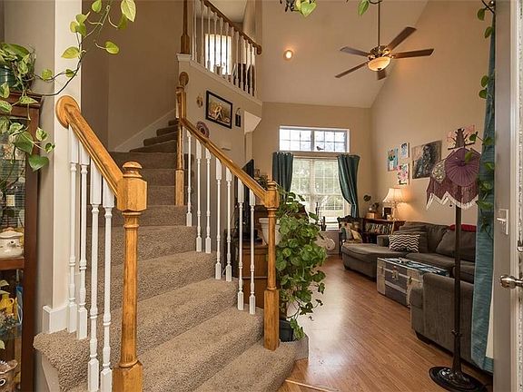 3rd image of 707 Redbud Dr