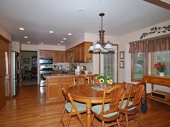 5th image of 16125 Kensington Ave