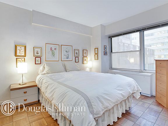 3rd image of 118 E 60th St APT 14F