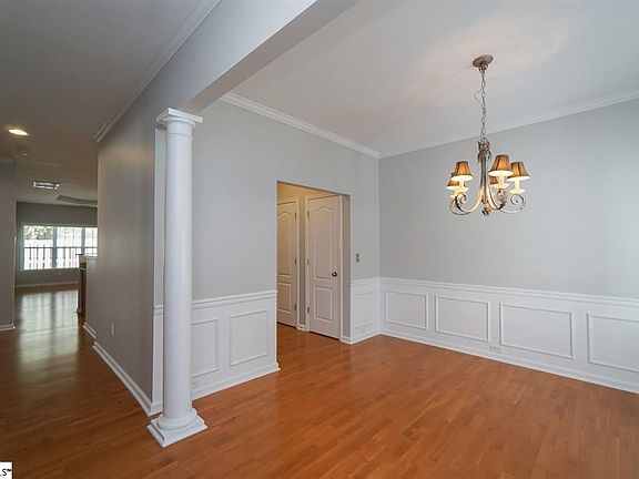4th image of 301 Hillsdale Dr