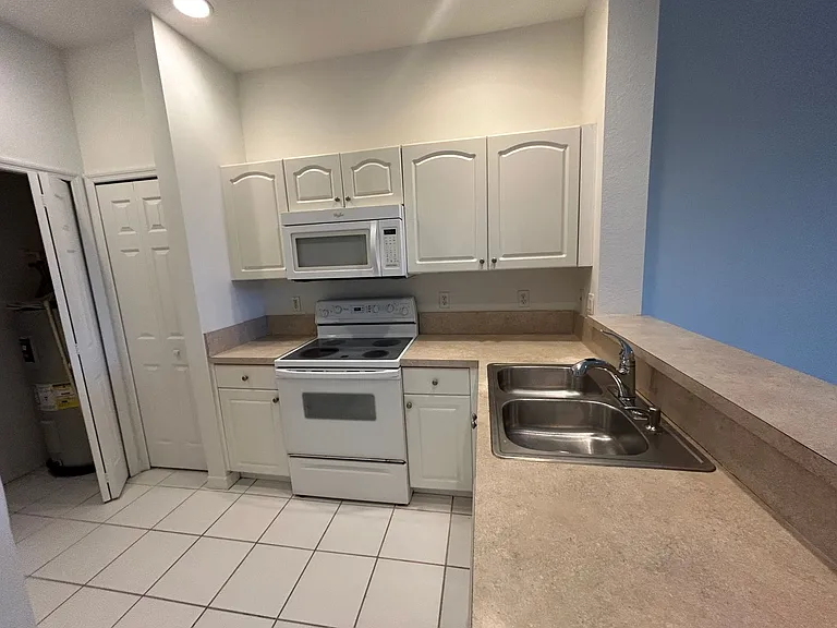 4255 Liron Ave #202 — Photo 4