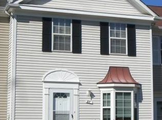 37 Benton Ct, Sterling, VA 20165