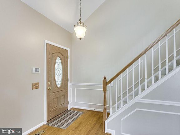 4th image of 735 Longfellow Dr NE