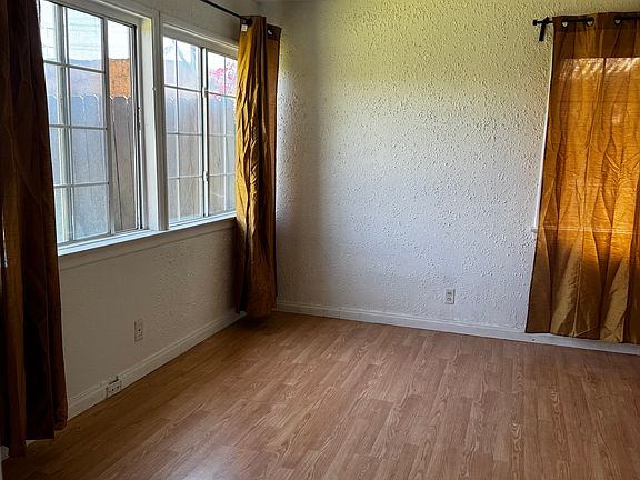 3rd image of 710A W Bennett St