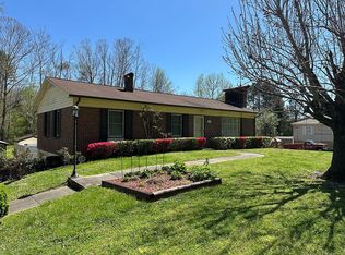 902 Meadowood Dr NE, Lenoir, NC 28645