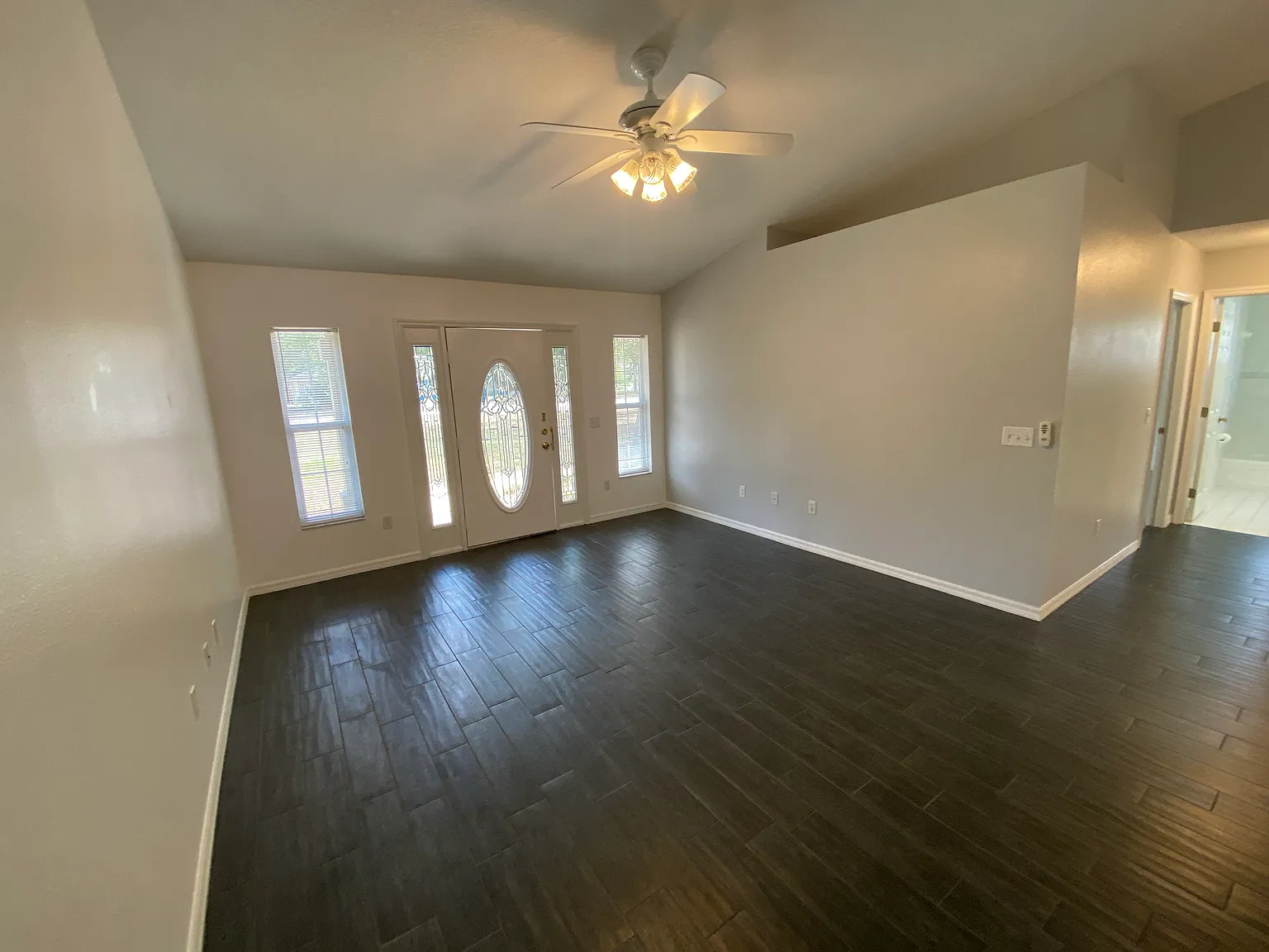 Beautiful 3 bed 2 bath Home in Summerfield — Photo 3