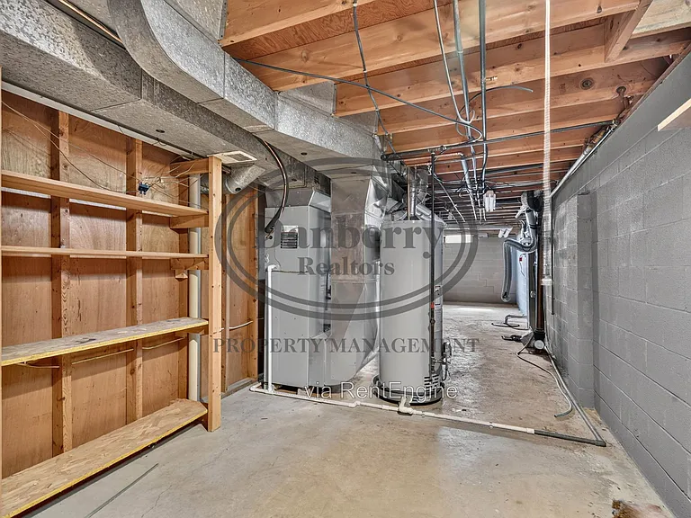 6946 Kinsman Dr — Photo 33