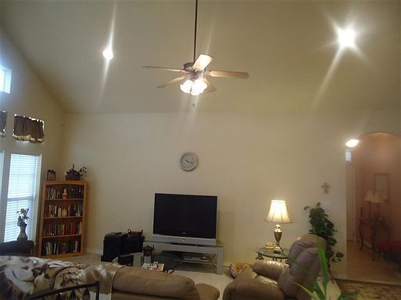 3rd image of 441 Harbor Oaks Dr