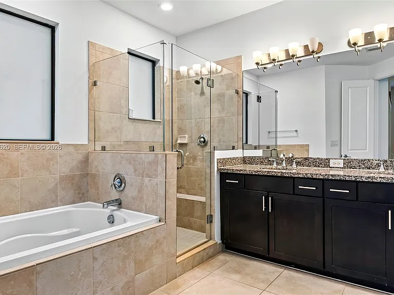142 SW 127th Ter — Photo 41