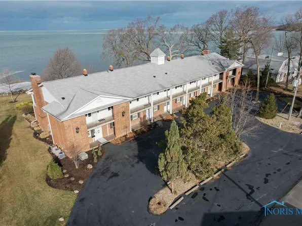 2216 N Carriage Ln APT 2, Pt Clinton, OH 43452