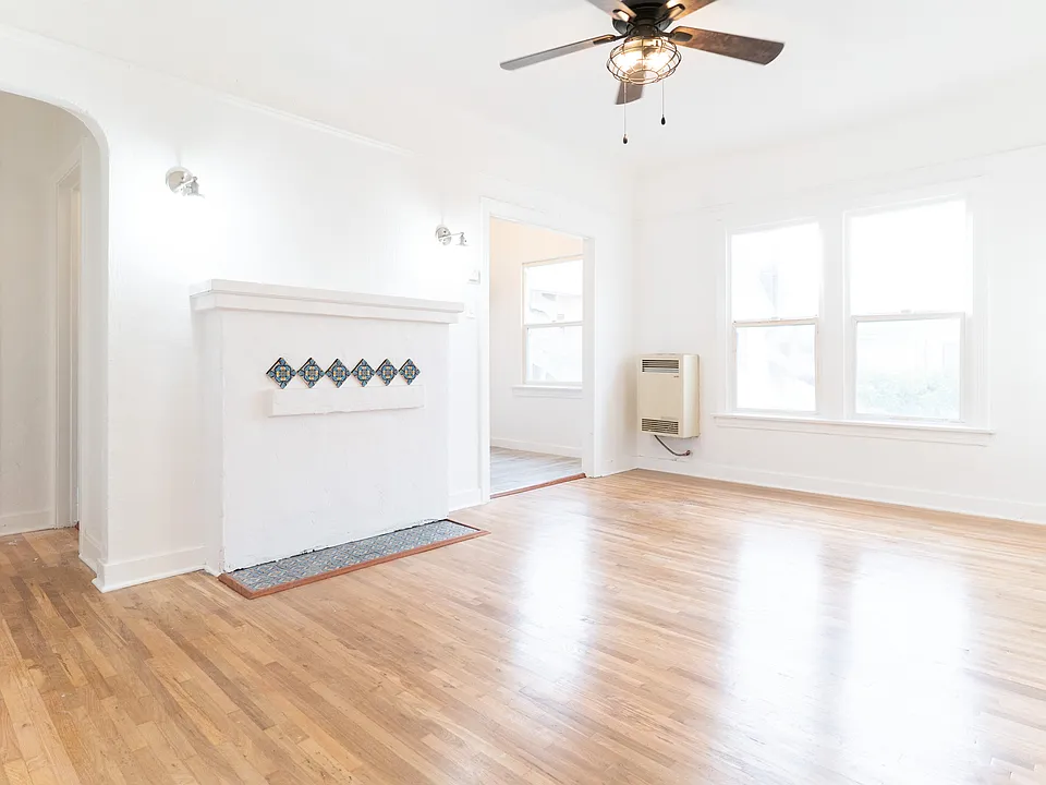 1141 Echo Park Ave #206