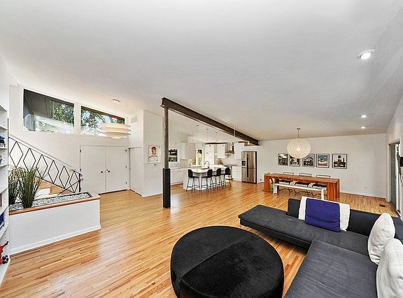 3rd image of 852 Highland Pl