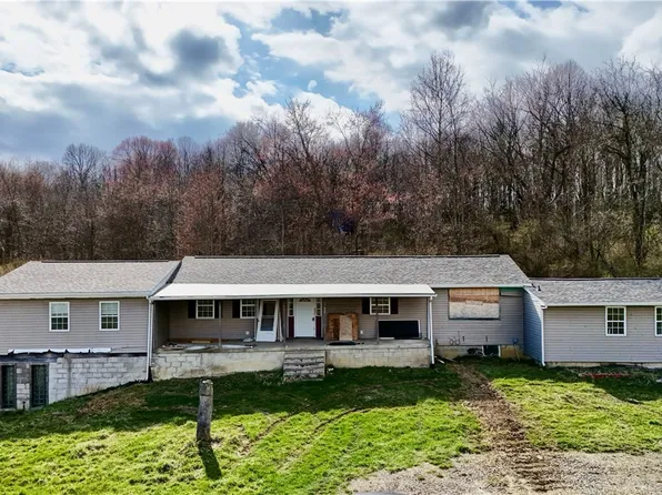 955 Panama Rd SE, Carrollton, OH 44615