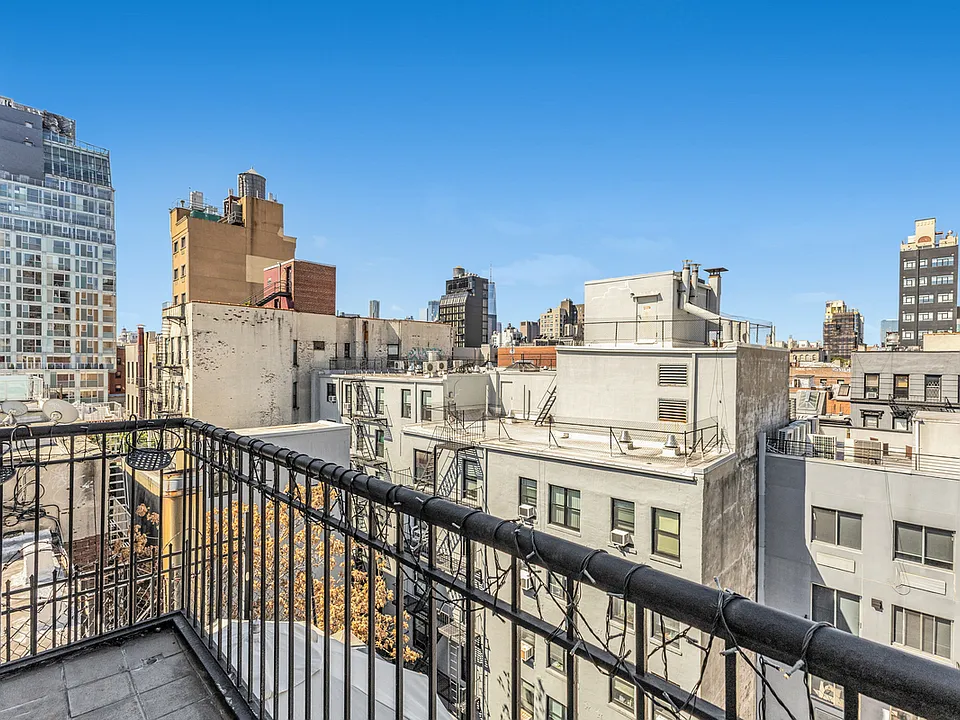 152 Ludlow St #PHC