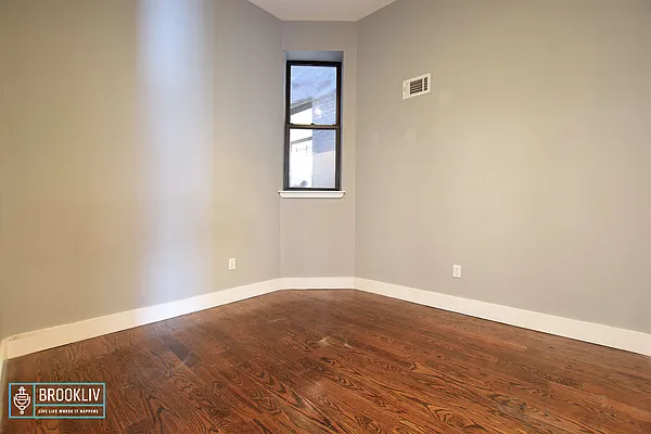 Rented by null | media 27