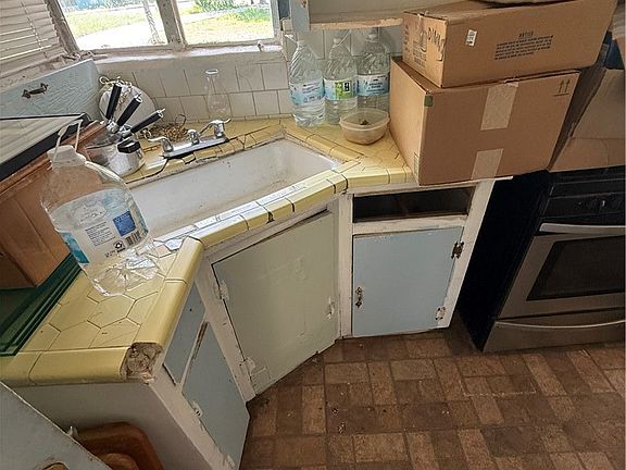 5th image of 900 Haynes St