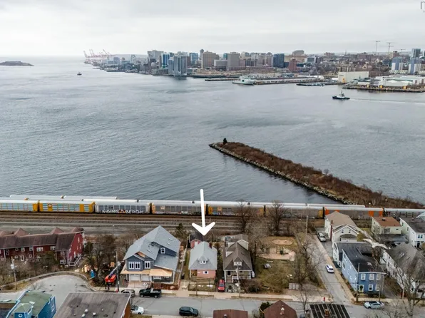 13 Fairbanks St, Dartmouth, NS B3A 1B8