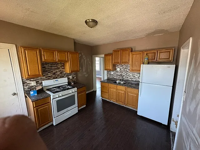 18-20 Bond St #3 — Photo 2