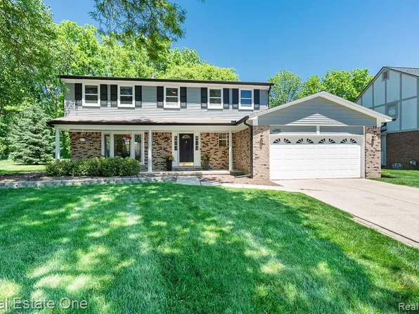 3182 Baypoint Dr, Rochester Hills, MI 48309