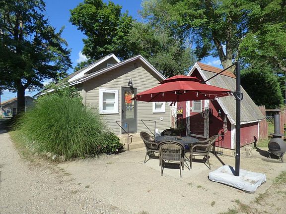 2nd image of 2594 Lake Shore Dr