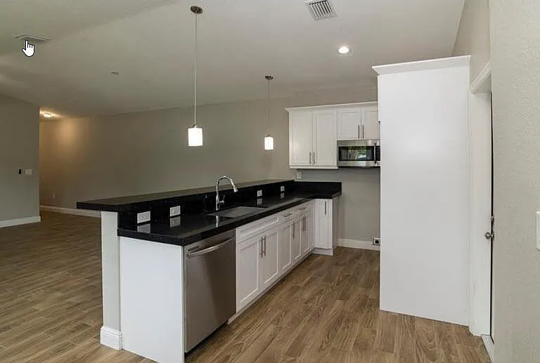 1140 NW 1st Ave — Photo 5