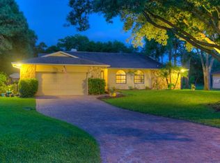 1116 Country Close Dr, Lutz, FL 33548
