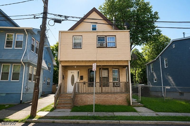 1st image of 244 Leslie St