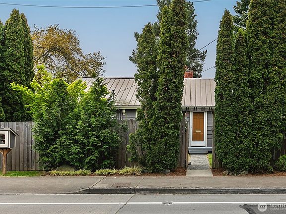 4th image of 8437 Seward Park Avenue S