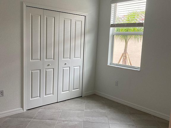 5th image of 2592 Vine Ave