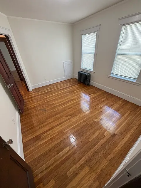 3 bed, 1.0 bath, 1100 sqft, $3,300 — Photo 4