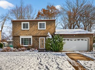 6595 Devonshire Ct, Mentor, OH 44060