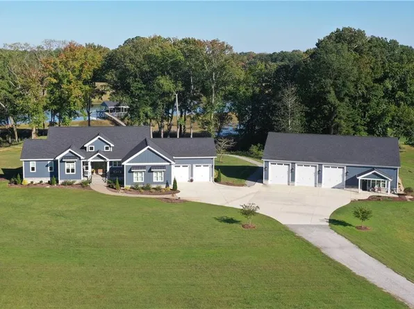 20376 Hayes Ln, Smithfield, VA 23430