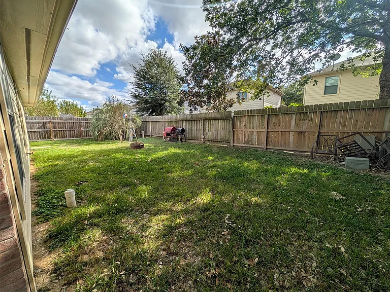 714 N Vista Dr — Photo 15