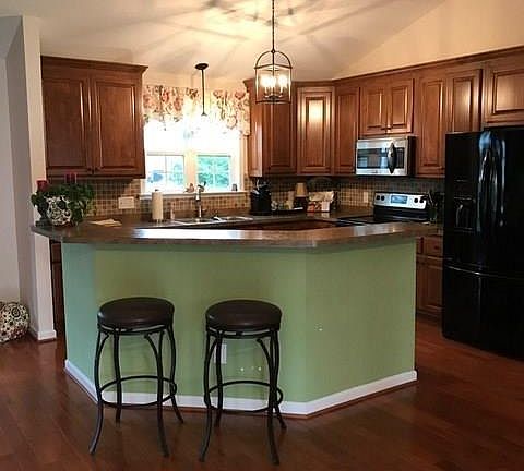 4th image of 45 Hickory Nut Dr