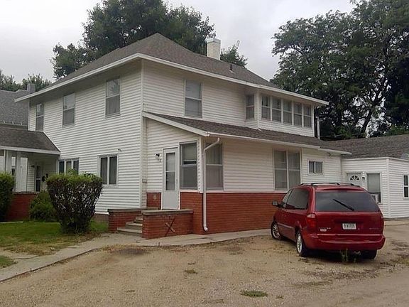 3rd image of 415 W 22nd St