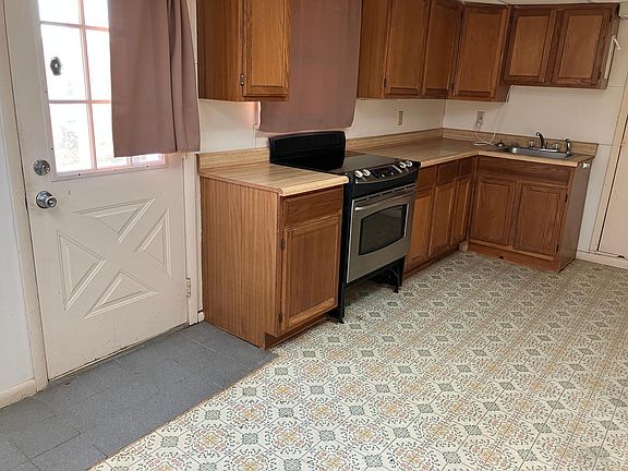 entrance walks into the kitchen