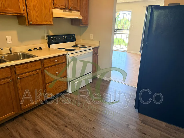 1420 N Hudson Ave — Photo 8