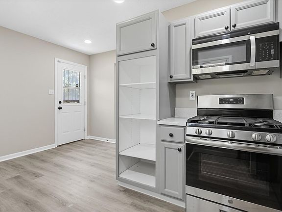 5th image of 3012 Lumar Dr