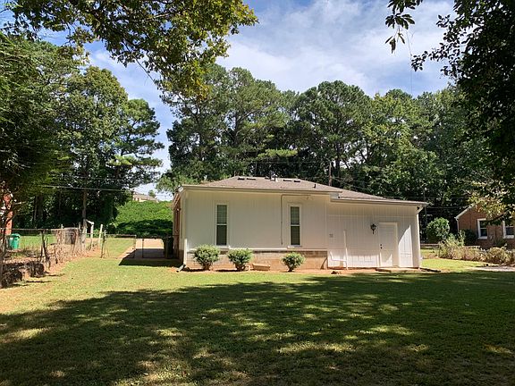 3rd image of 1889 Clarke Ln