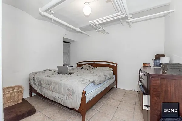 Rented by Bond New York | media 37