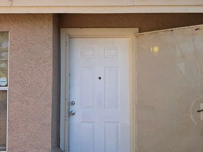 1181 W Chicago St — Photo 33