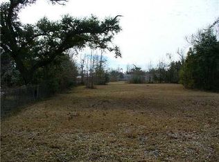 423 Waveland Ave, Waveland, MS 39576