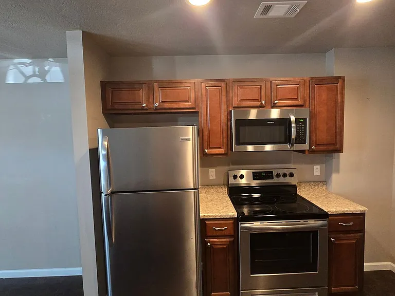 1423 McLain St #9 — Photo 4