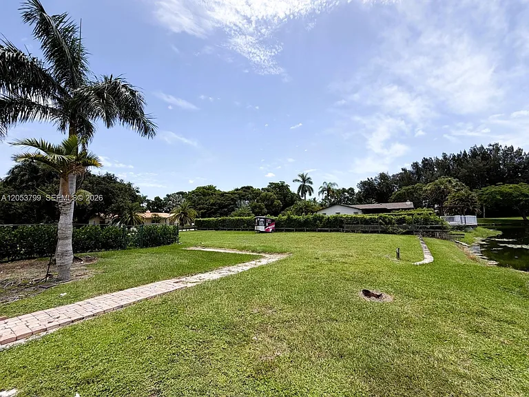 10950 SW 40th Ct — Photo 34