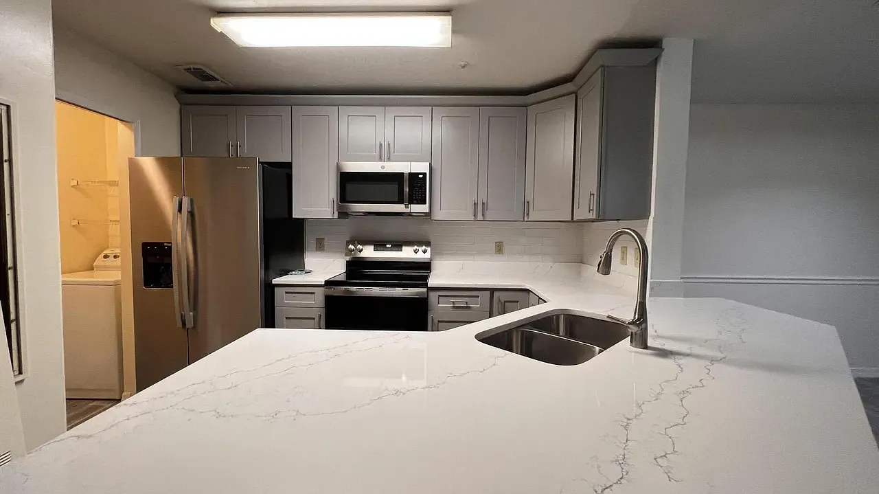 3 bed, 1256 sqft, $1,900 — Photo 4